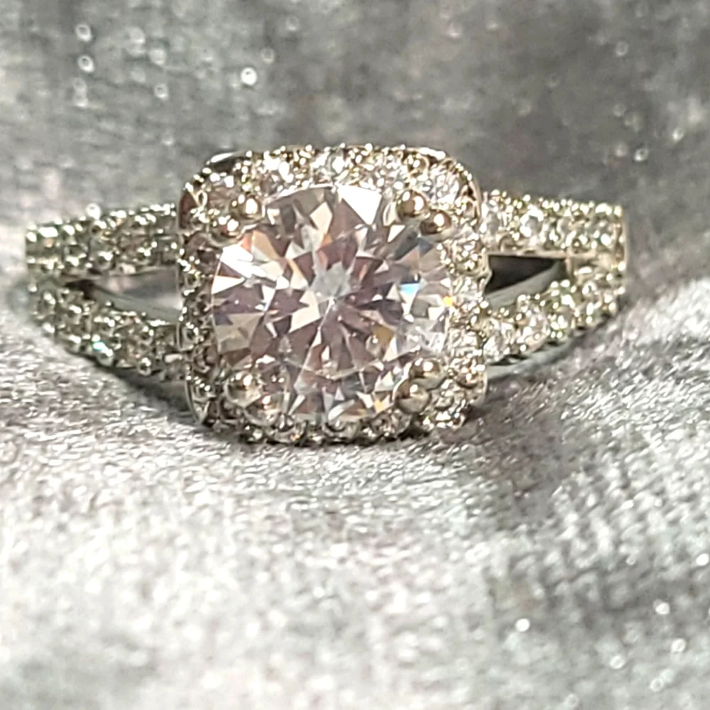 4 Prong White Zircon Silver Color Engagement Ring - Picture 1 of 8